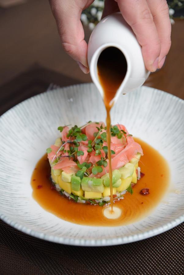 Royal Tulip Hotel & Casino, Τυφλίδα Εξωτερικό φωτογραφία Soy sauce being drizzled over a sushi dish