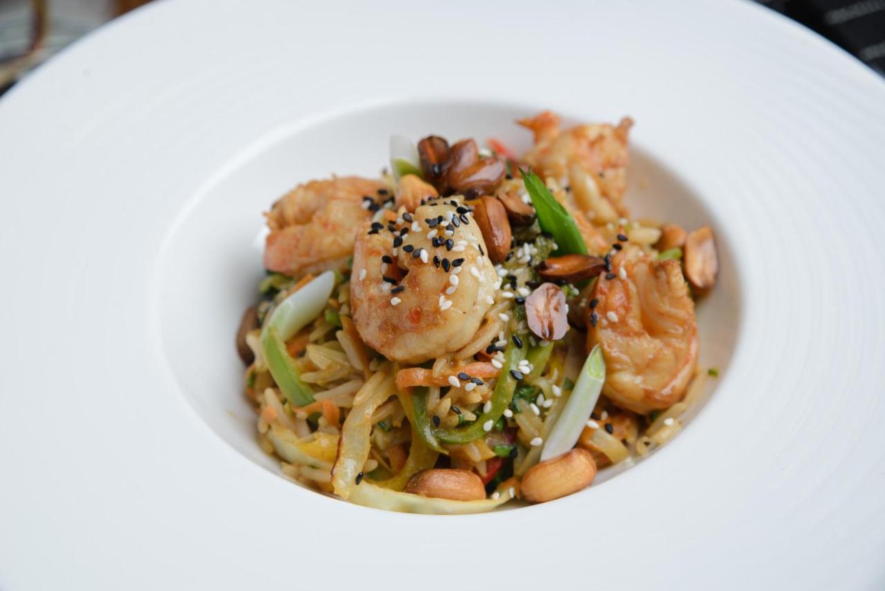 Royal Tulip Hotel & Casino, Τυφλίδα Εξωτερικό φωτογραφία Shrimp chow mein
