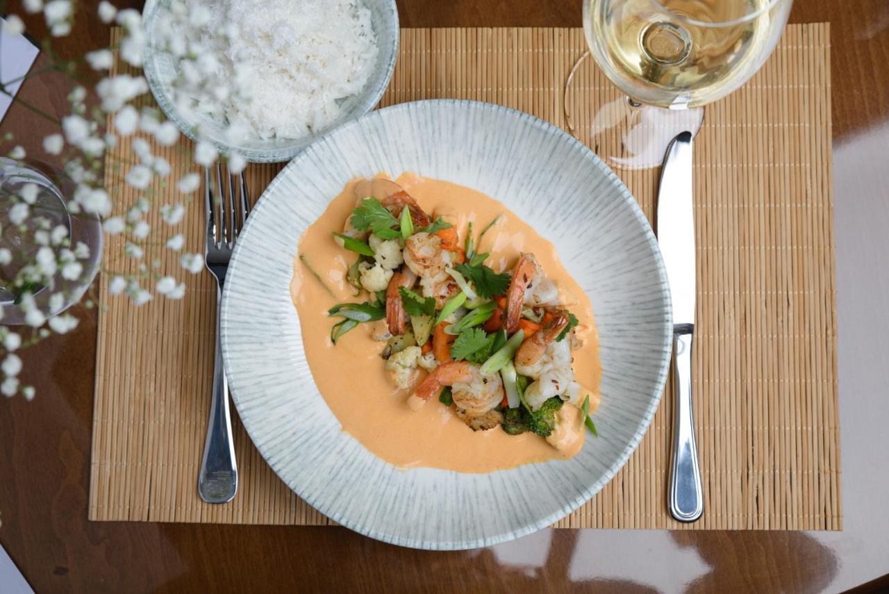 Royal Tulip Hotel & Casino, Τυφλίδα Εξωτερικό φωτογραφία A plate of Thai seafood chowder