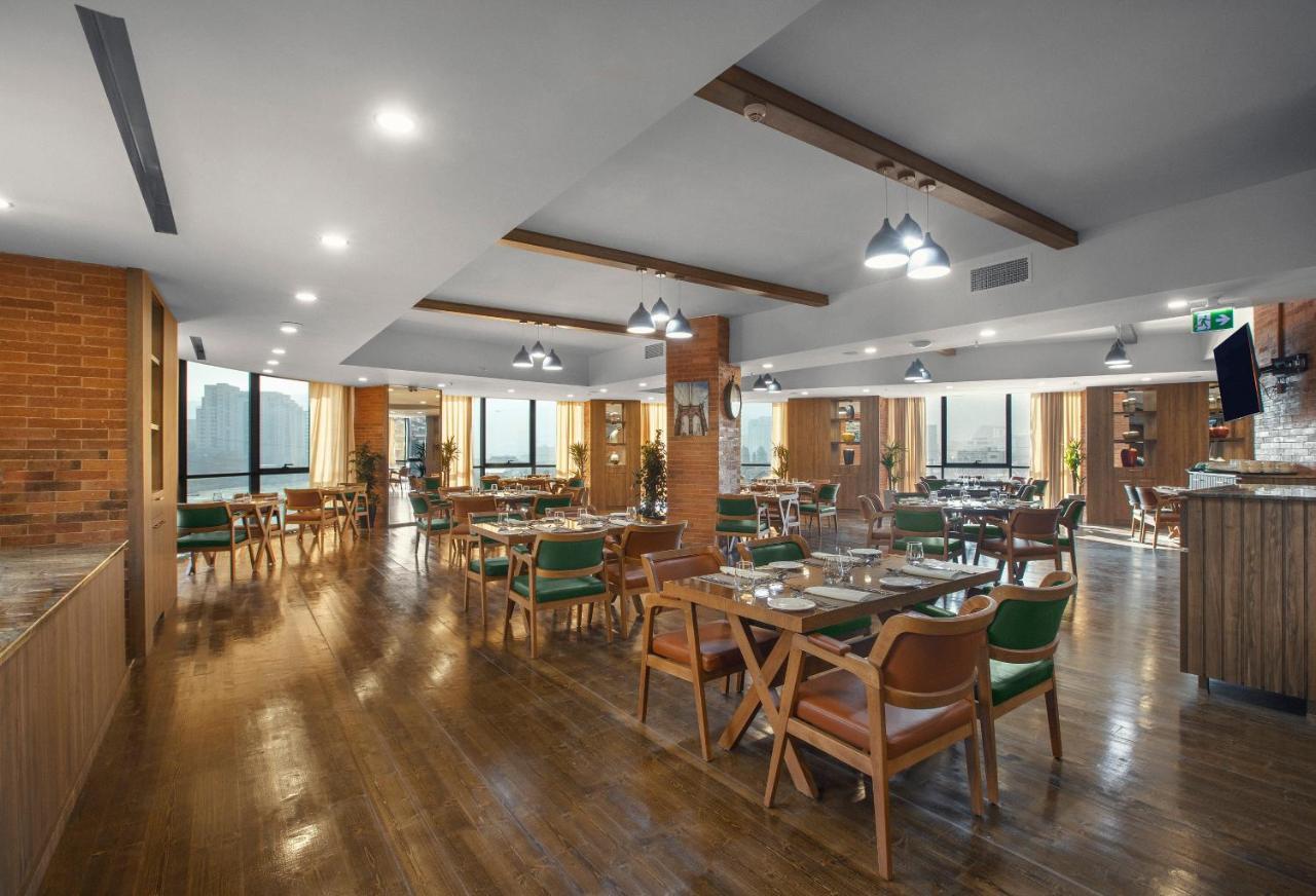 Royal Tulip Hotel & Casino, Τυφλίδα Εξωτερικό φωτογραφία The restaurant at the 10th floor