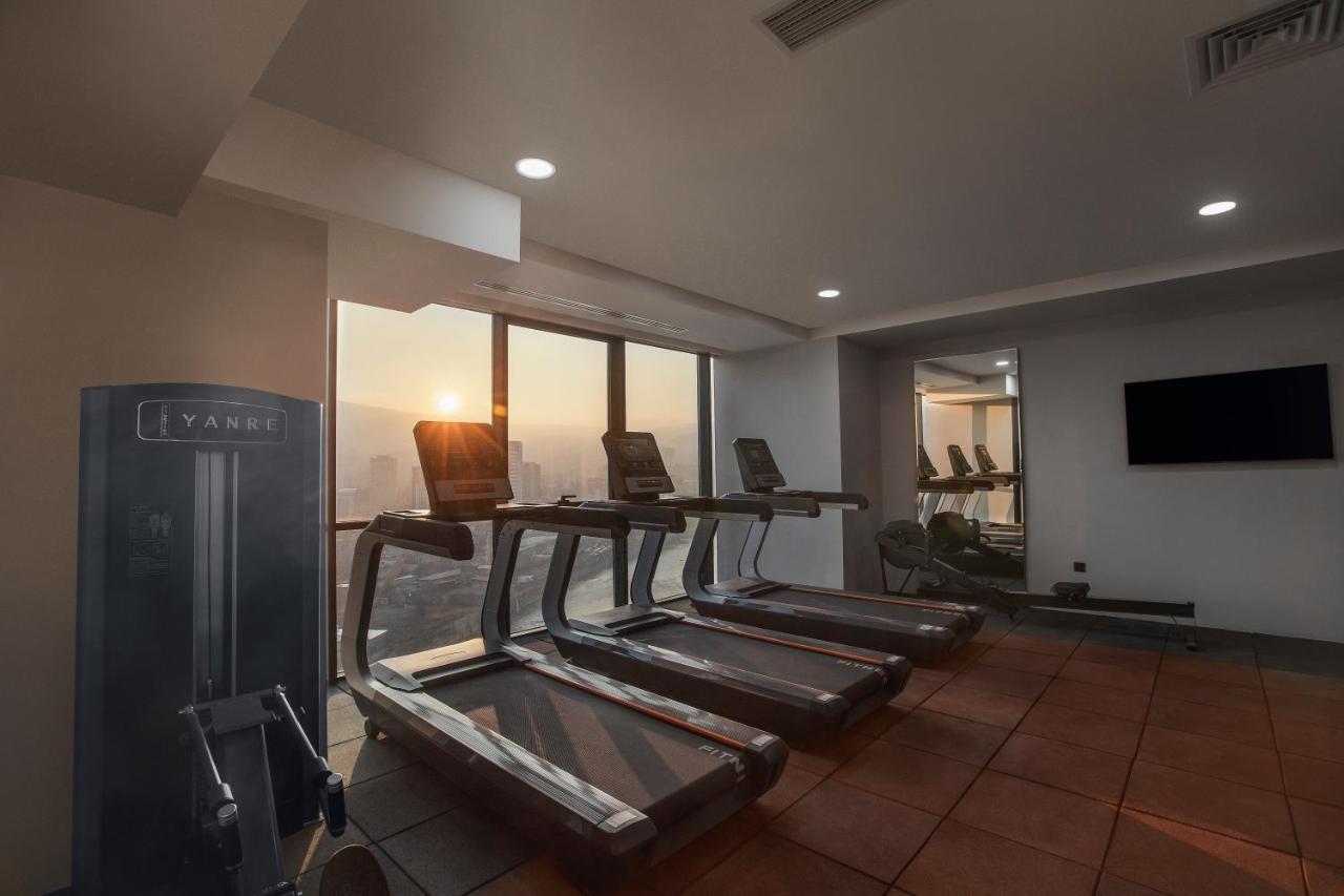 Royal Tulip Hotel & Casino, Τυφλίδα Εξωτερικό φωτογραφία The gym at the hotel