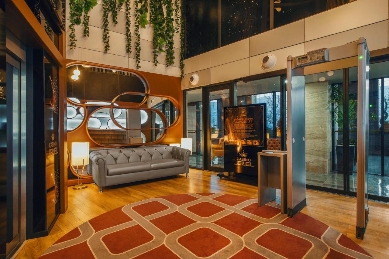 Royal Tulip Hotel & Casino, Τυφλίδα Εξωτερικό φωτογραφία The lobby of the hotel