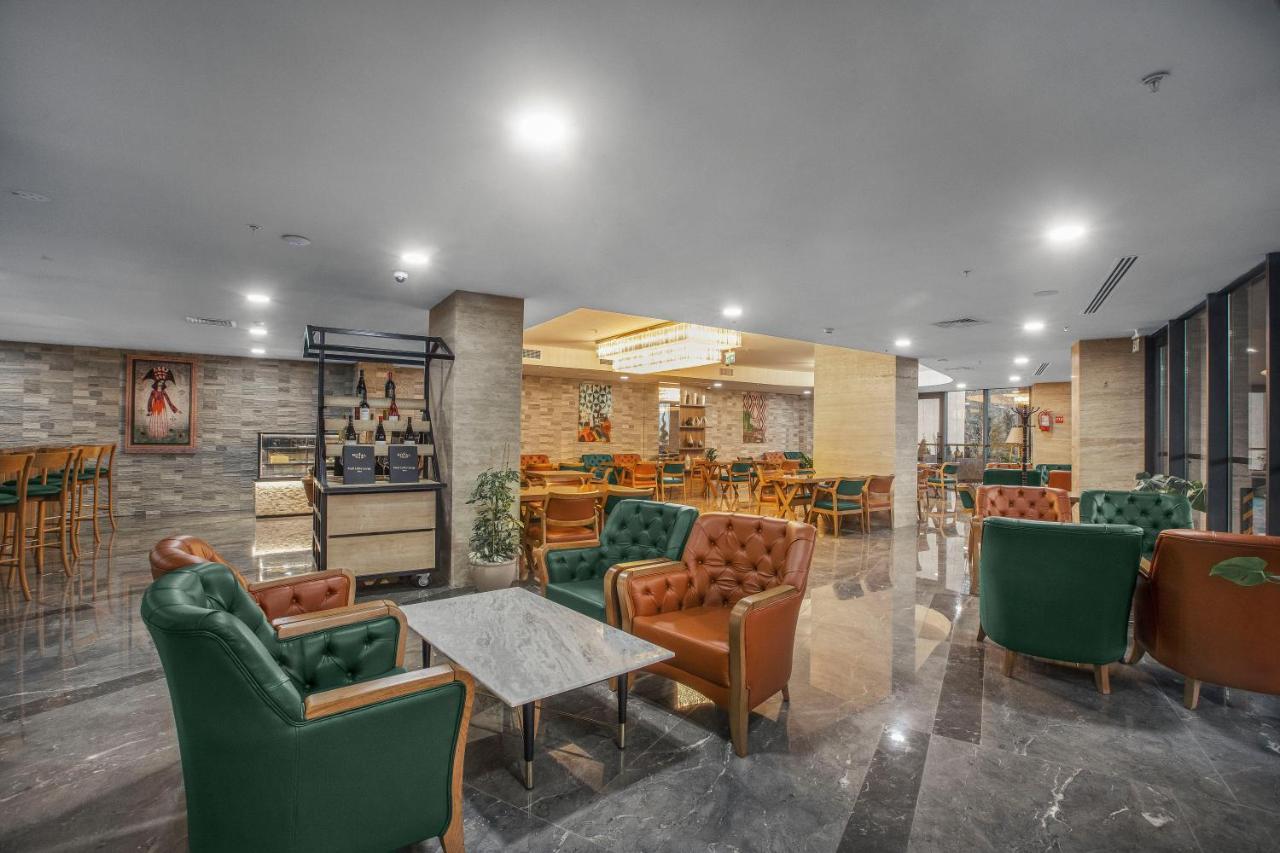 Royal Tulip Hotel & Casino, Τυφλίδα Εξωτερικό φωτογραφία The lounge at the airport