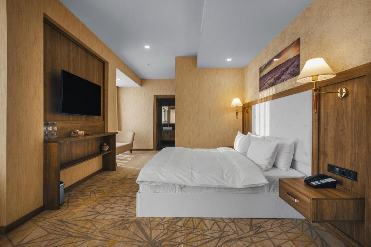 Royal Tulip Hotel & Casino, Τυφλίδα Εξωτερικό φωτογραφία Deluxe Suite