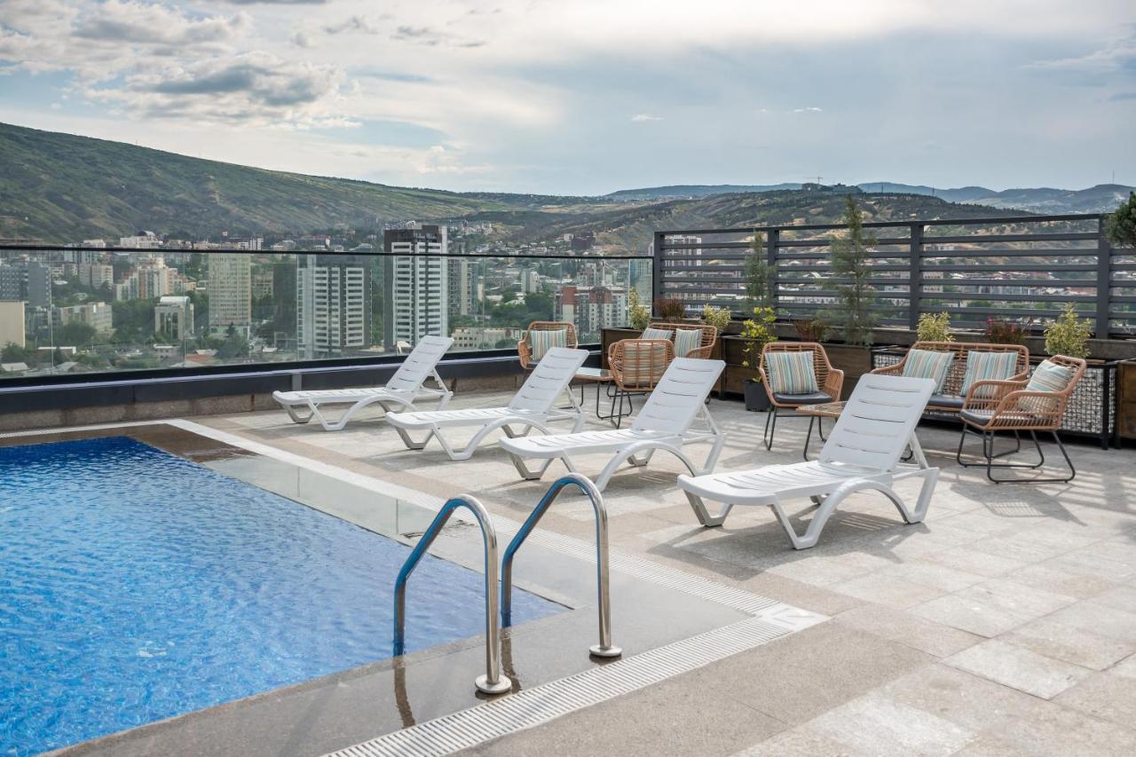 Royal Tulip Hotel & Casino, Τυφλίδα Εξωτερικό φωτογραφία Rooftop pool